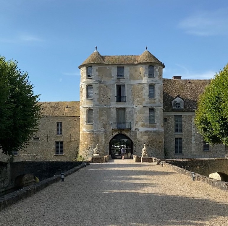 Entree-Chateau-Villiers-le-Mahieu