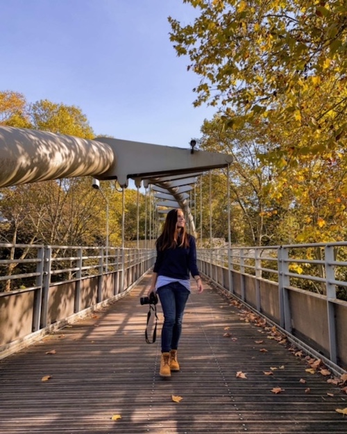 Passage de Vally sur La passerelle -Balade a Nanterre