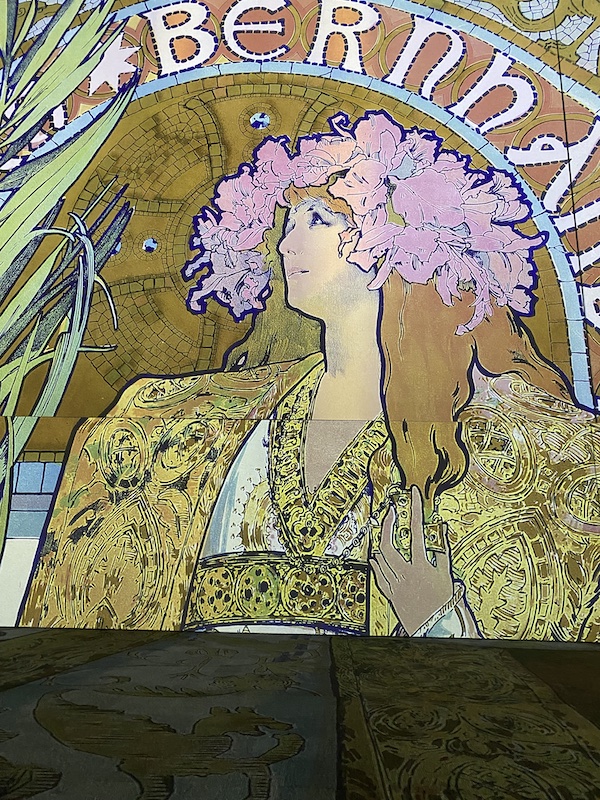 Exposition Eternel Mucha. Grand palais immersif. Paris