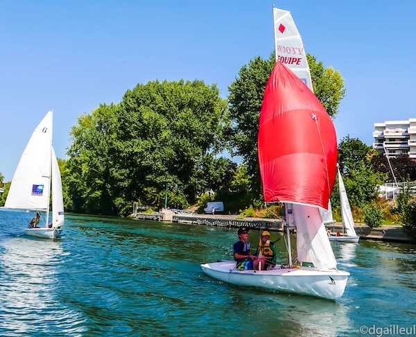 Stage de voile au Pecq. Idée d'activité pour les vacances de printemps.