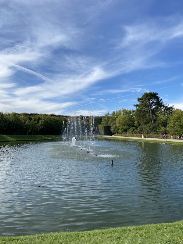 Bassin en eau. Château de Versailles