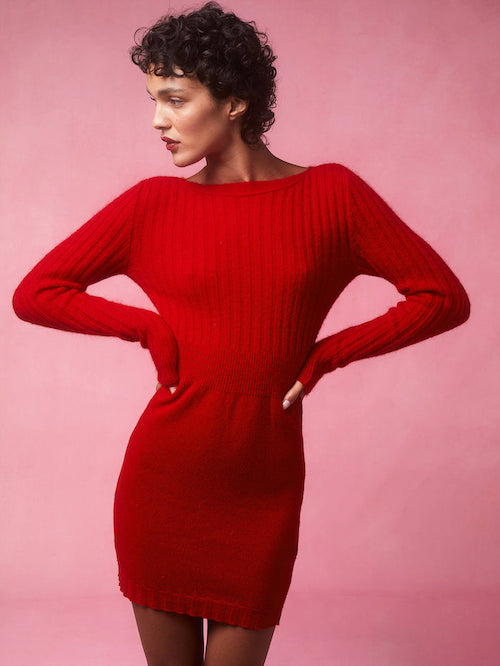 Dressing indispensable pour l'hiver robe pull rouge