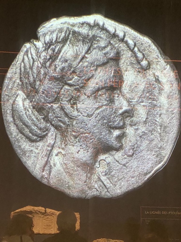 Expo Le Mystère Cléopâtre à l'Institut du Monde arabe. Monnaie Cléopâtre