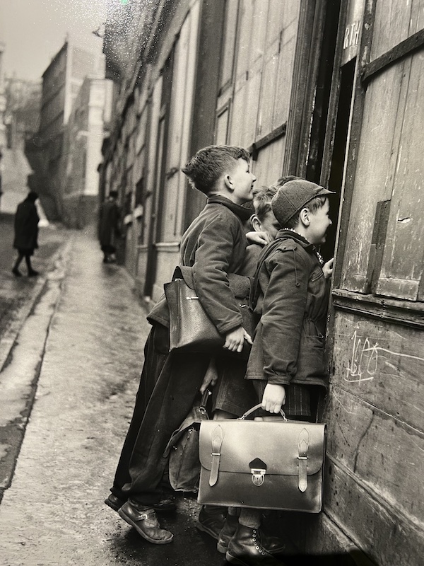 Doisneau au Musée Maillol. Scènes d'enfants. Expos parisiennes de l'été