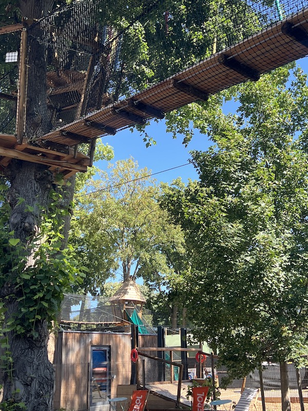 Lîle aux Pirates : parcours dans les arbres pour enfants