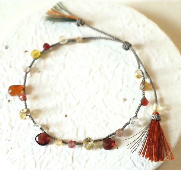 Vente de Noël de créateurs et d'artisans locaux 2025. Bijoux artisanaux Maison Nozaky. Bracelet